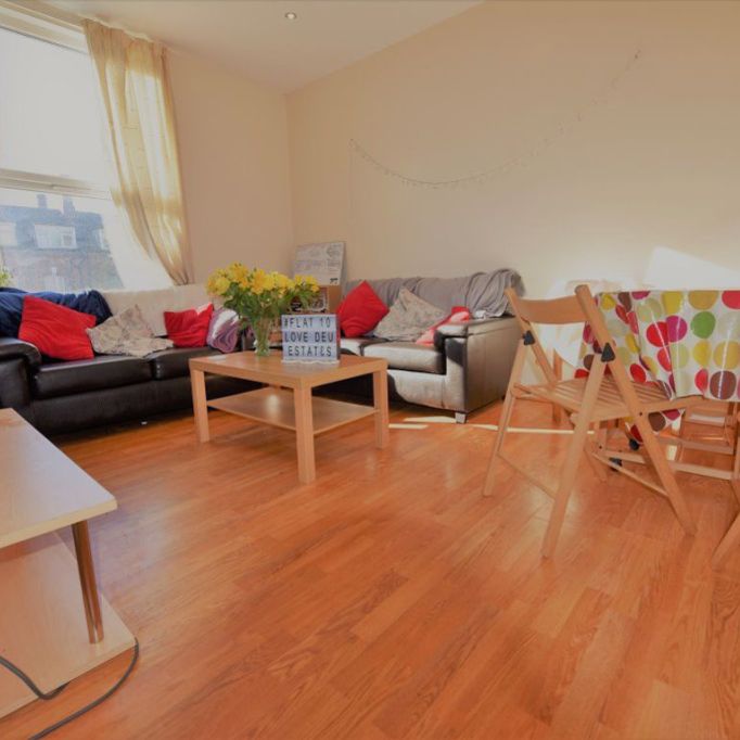 4 bedroom Flat in Flat 10, Leeds - Photo 1
