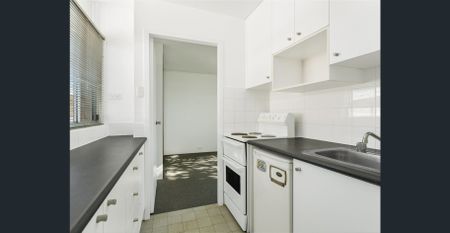 Prime Location with everything in walking distance - Photo 3