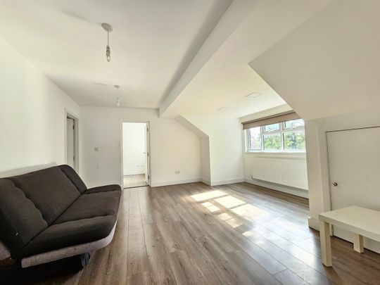 3 Bed Flat, New Bedford Road, LU3 - Photo 1