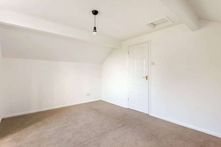 A two bedroom cottage set within the conservation area of St Albans. - Photo 3