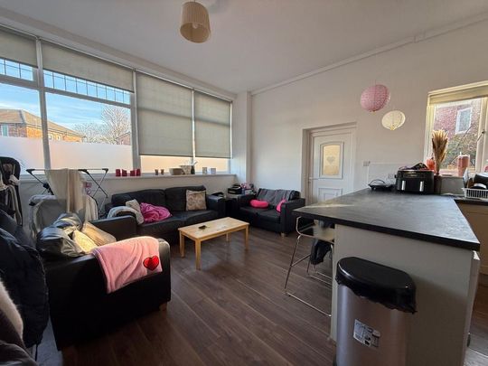 6 bedroom house to rent - Photo 1