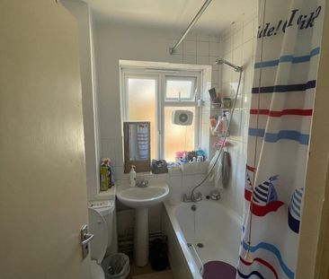 Room in a Shared Flat, Ethel Rankin Court, SW6 - Photo 6