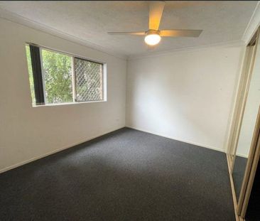 2 BEDROOM UNIT WITH 2 SECURE CARPARKS - SOUTHPORT - Photo 5