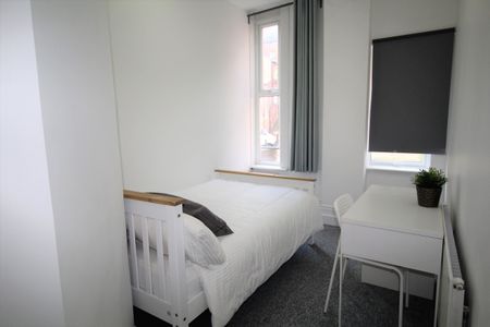 Flat 1, 23 Clarendon Place, LS2 9JN, Leeds - Photo 4