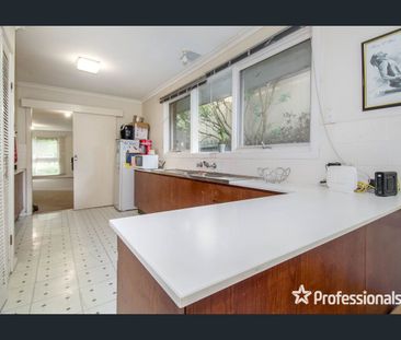 SENSATIONAL LOCATION! WALK TO SHOPS! - Photo 6