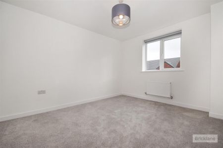 4 bed House - Semi-Detached To Let - Photo 2