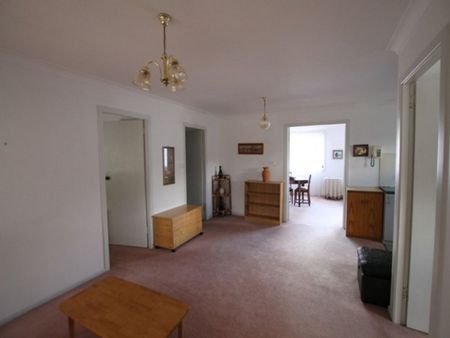 Three bedroom home in quiet surrounds. - Photo 4