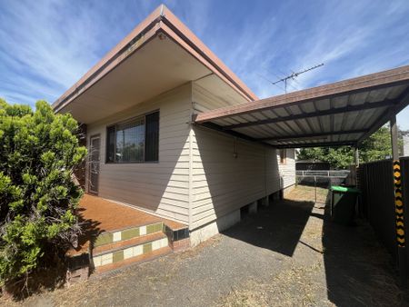 Ingleburn - Photo 2