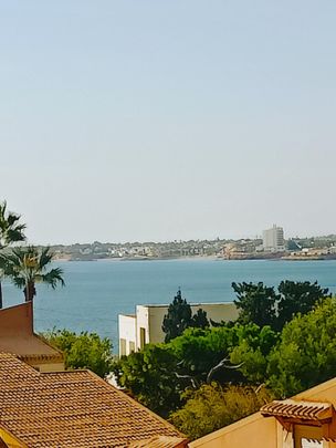 Apartamento de alquiler en Punta Prima - Photo 1