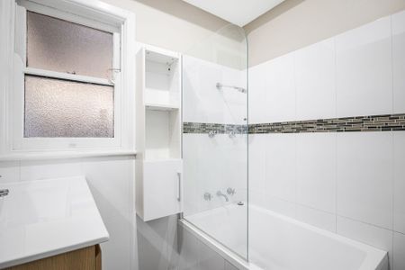 Freshly Renovated Three Bedroom Family Home!! - Photo 3