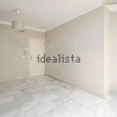 Alquiler de piso en Calle Barcenillas - Photo 1