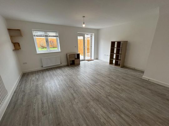 3 bedroom semi-detached house to rent - Photo 1