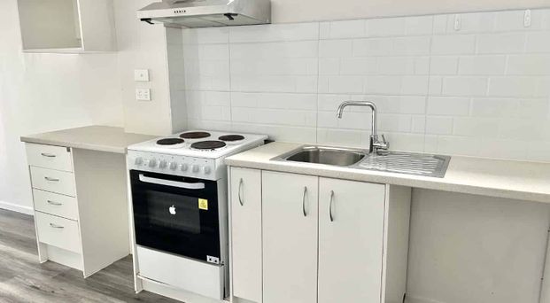 Avondale, Spacious Studio Apartment - Photo 1