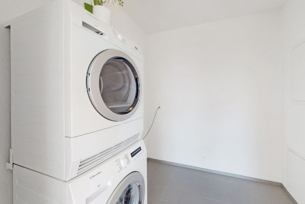 Behind the train station – right at the front! - Photo 1