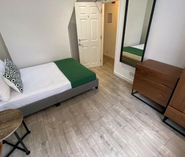 3 bedroom flat to rent - Photo 6