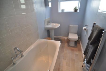 1 bedroom in a house share to rent - Photo 4