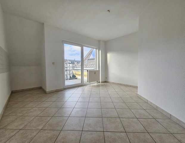 This idyllic old building with a roof terrace is a great place to live rent-free for 2 months - Foto 1