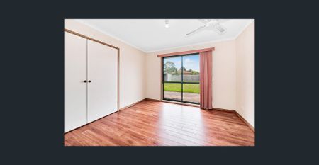 Spacious 3 Bedroom Home with Large Backyard for Rent - Photo 5