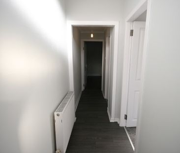 Hamilton Road , 1 Bed Main Door Furnished Flat, Broomhouse – Availa... - Photo 3