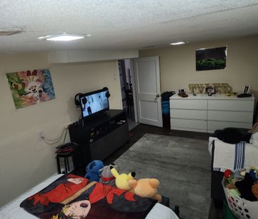 For Lease - 292 Silverthorn Avenue, Toronto, Ontario - Photo 2