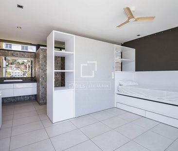 Excellent 3 Bedroom house / villa for rent in Montmar, Barcelona - Photo 4