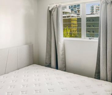 Modern 2 bedroom furnished apartment with Harbour bridge views! - Photo 5