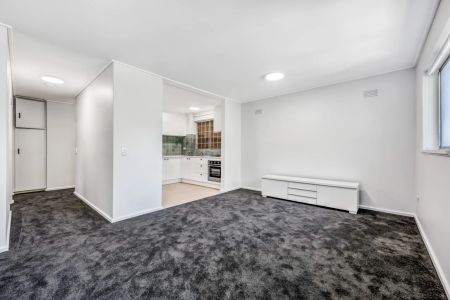 Freshly Updated North Melbourne Apartment – Inspection a Must - Photo 4