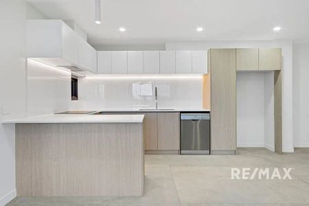 “Chic Apartment Available for Rent!” - Photo 2