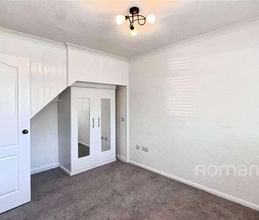 Avondale, Ash Vale, Aldershot, GU12 - Photo 1