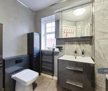 4 bedroom detached house to rent - Photo 6