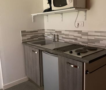 studio meublé en ville avec terrasse - Photo 3