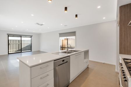 Low Maintenance Family Home - Photo 5