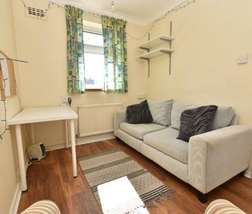 4 bedroom semi-detached house to rent - Photo 1