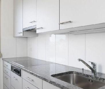 Small but nice with lake view - Photo 2