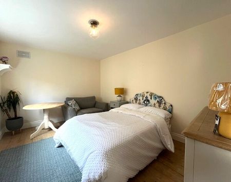 Larkspur, Newcastle, Co. Dublin - Photo 4