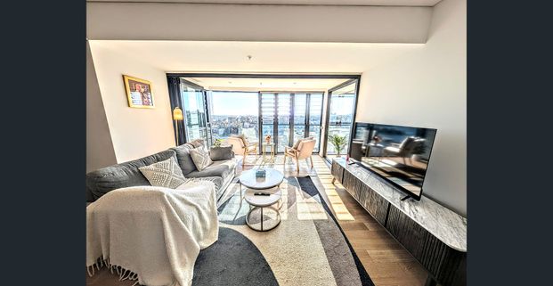 Fully furnished superb two bed apartment with amazing harbour view (Flexible lease term from 3 month) - Photo 1