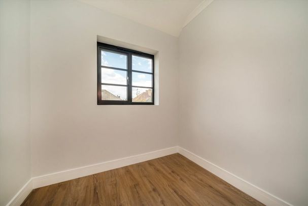 Ashley Drive, TW2, London - Photo 1