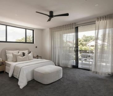 Luxury Family Duplex with Pool - Available Now! - Photo 2