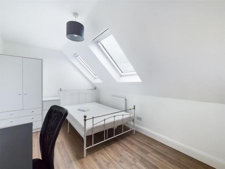 6 bedroom semi-detached house to rent - Photo 2