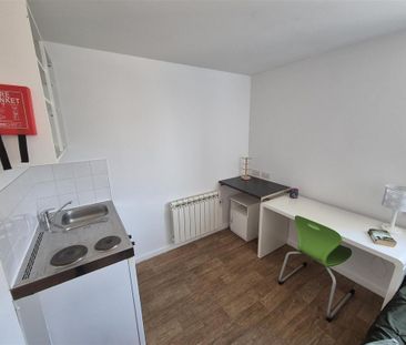 Studio to rent - Photo 5