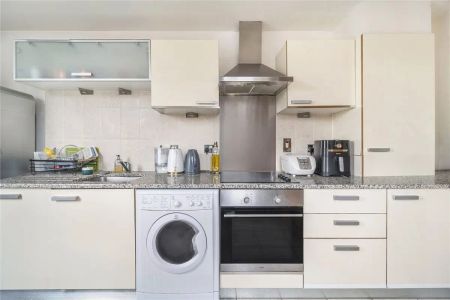 1 bedroom flat in 3 Arnhem Place - Photo 4