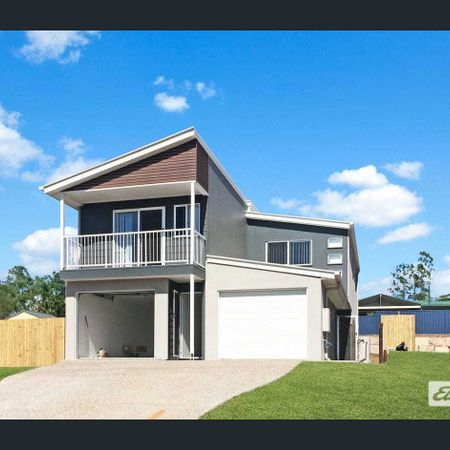 Charming 2-Bedroom Duplex in Prime Location - Photo 3