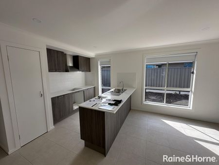 Spacious 4-Bedroom Family Home in Munno Para Downs - Comfort & Convenience! - Photo 5
