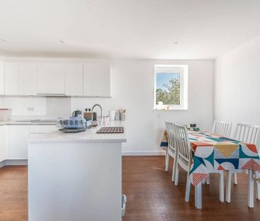 2 bedroom flat to rent - Photo 2