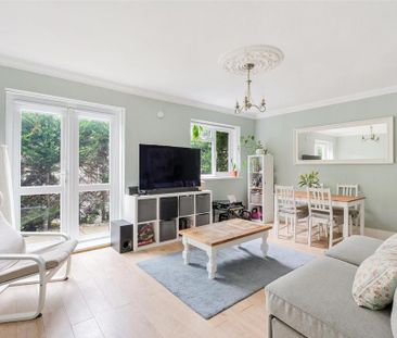 3 bedroom flat to rent - Photo 5