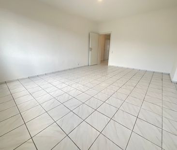 Frisch renoviert in Ihre eigene 2 Zimmerwohnung - Photo 1