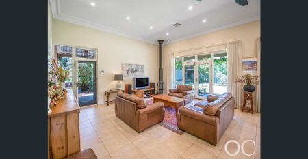 Open the Door to Timeless Elegance - Photo 3