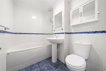 Cobham Gate, Freelands Road, KT11 - Photo 2