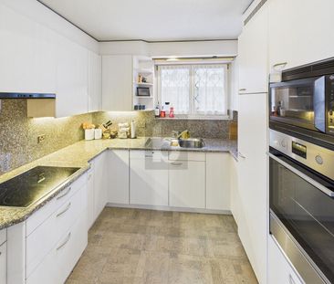 LIGHT-FLOODED WITH LOTS OF SPACE FOR CREATIVITY - Photo 2