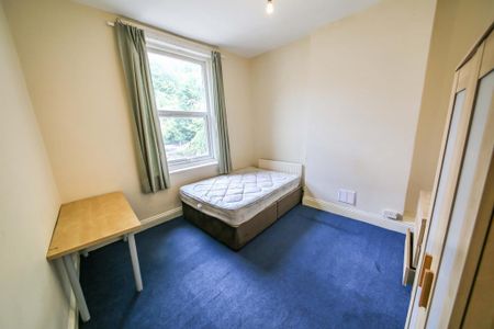 5 bedroom detached house to rent - Photo 3